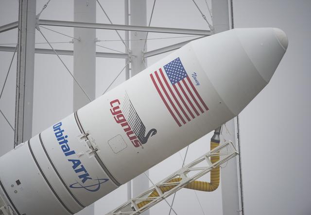 Orbital ATK CRS-9 Raising on the Pad