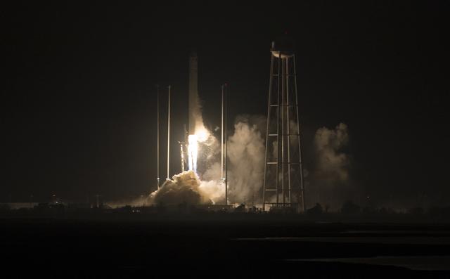 The Orbital ATK Antares rocket, with the Cygnus spacecraft onboard, launches from Pad-0A, Monday, May 21, 2018 at NASA's Wallops Flight Facility in Virginia. Orbital ATK’s ninth contracted cargo resupply mission with NASA to the International Space Station will deliver approximately 7,400 pounds of science and research, crew supplies and vehicle hardware to the orbital laboratory and its crew. Photo Credit: (NASA/Aubrey Gemignani)