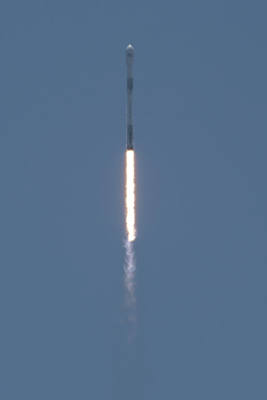 The NASA/German Research Centre for Geosciences GRACE Follow-On spacecraft launch onboard a SpaceX Falcon 9 rocket, Tuesday, May 22, 2018, from Space Launch Complex 4E at Vandenberg Air Force Base in California. The mission will measure changes in how mass is redistributed within and among Earth's atmosphere, oceans, land and ice sheets, as well as within Earth itself. GRACE-FO is sharing its ride to orbit with five Iridium NEXT communications satellites as part of a commercial rideshare agreement. Photo Credit: (NASA/Bill Ingalls)