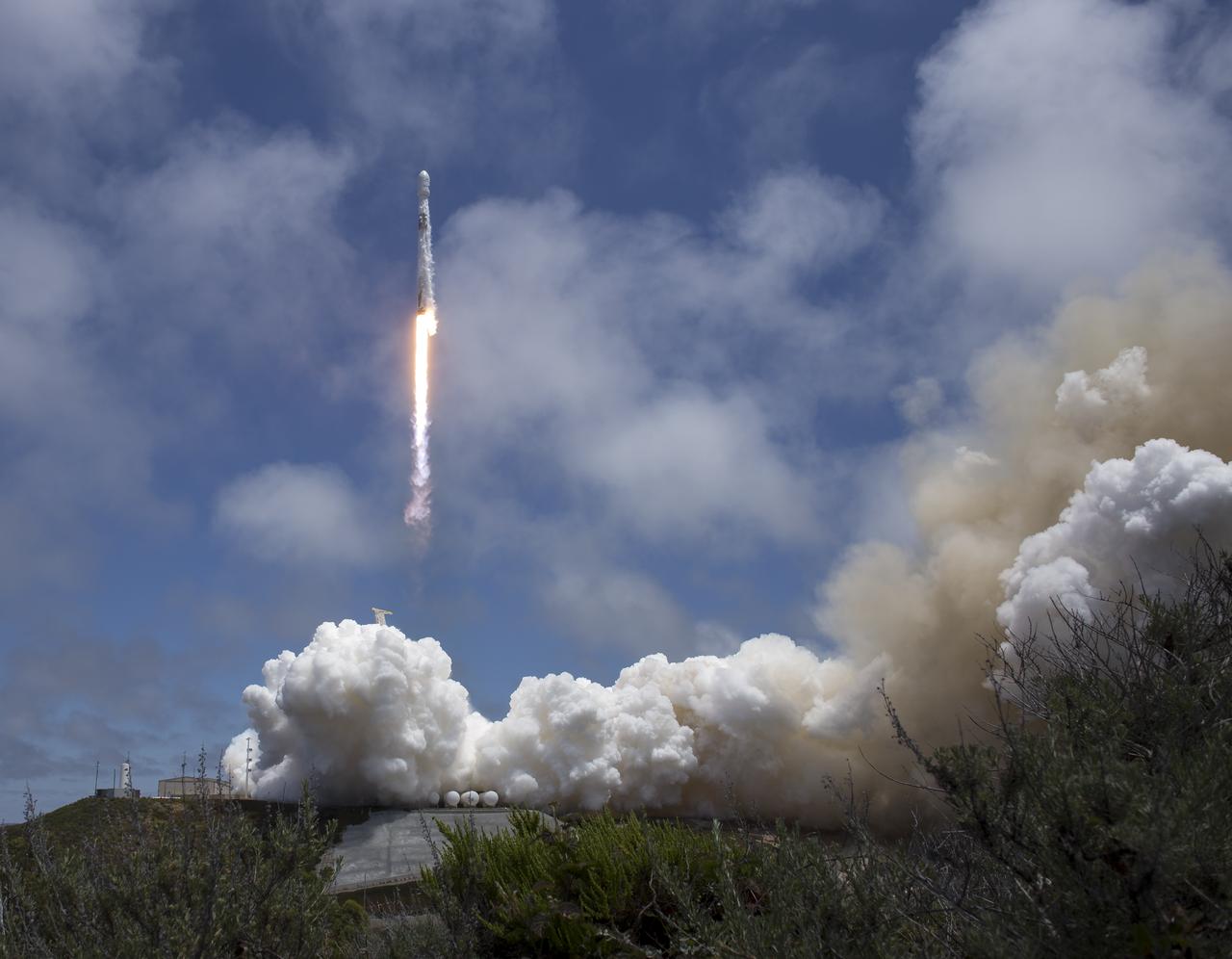 The NASA/German Research Centre for Geosciences GRACE Follow-On spacecraft launch onboard a SpaceX Falcon 9 rocket, Tuesday, May 22, 2018, from Space Launch Complex 4E at Vandenberg Air Force Base in California. The mission will measure changes in how mass is redistributed within and among Earth's atmosphere, oceans, land and ice sheets, as well as within Earth itself. GRACE-FO is sharing its ride to orbit with five Iridium NEXT communications satellites as part of a commercial rideshare agreement. Photo Credit: (NASA/Bill Ingalls)