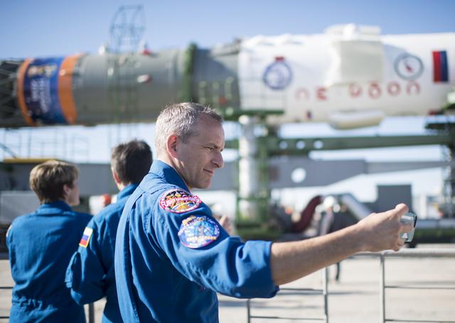 Expedition 56 Soyuz Rollout