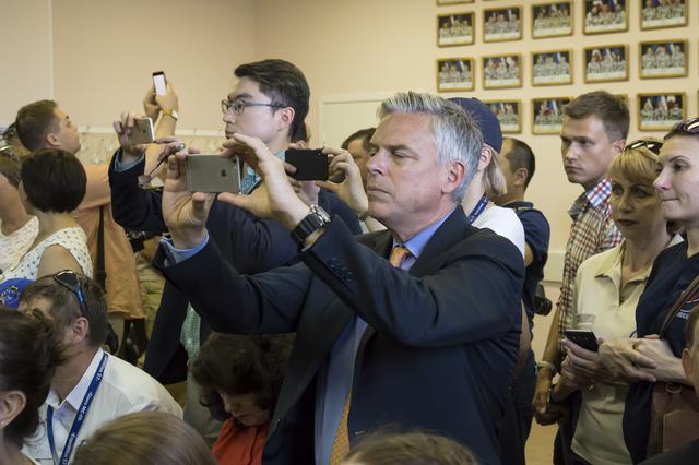 NASA image: Expedition 56 Preflight