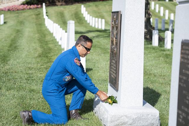 NASA image: Astronauts Vande Hei and Acaba at the Arlington National Cemeter
