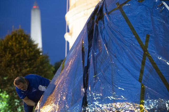 NASA image: Orion Arrival at White House Complex