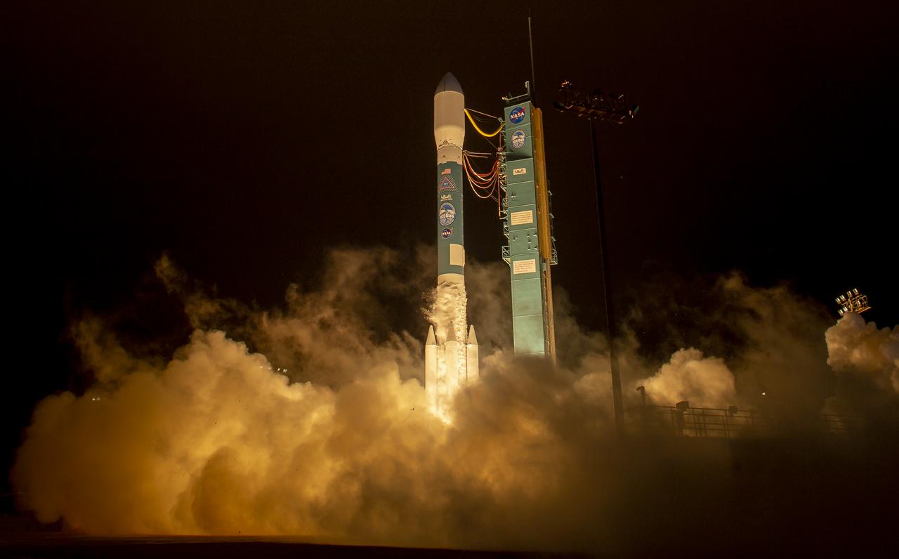 The United Launch Alliance (ULA) Delta II rocket launches with the NASA Ice, Cloud and land Elevation Satellite-2 (ICESat-2) onboard, Saturday, Sept. 15, 2018, from Vandenberg Air Force Base in California. The ICESat-2 mission will measure the changing height of Earth's ice. Photo Credit: (NASA/Bill Ingalls)