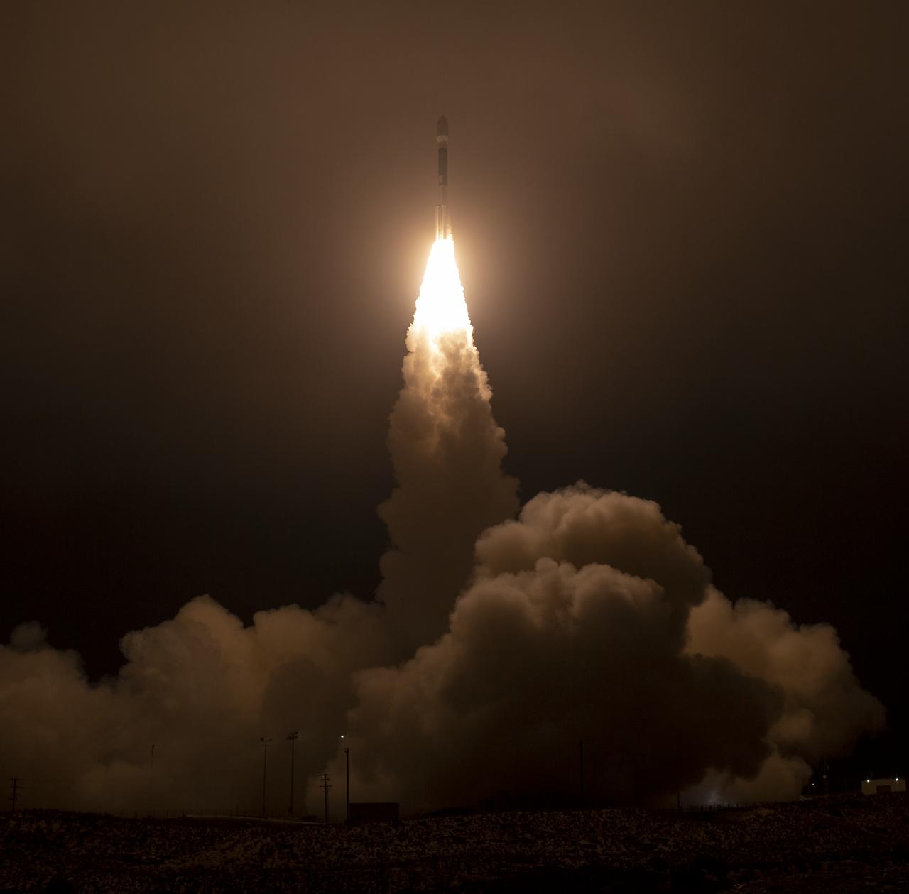 The United Launch Alliance (ULA) Delta II rocket launches with the NASA Ice, Cloud and land Elevation Satellite-2 (ICESat-2) onboard, Saturday, Sept. 15, 2018, from Vandenberg Air Force Base in California. The ICESat-2 mission will measure the changing height of Earth's ice. Photo Credit: (NASA/Bill Ingalls)