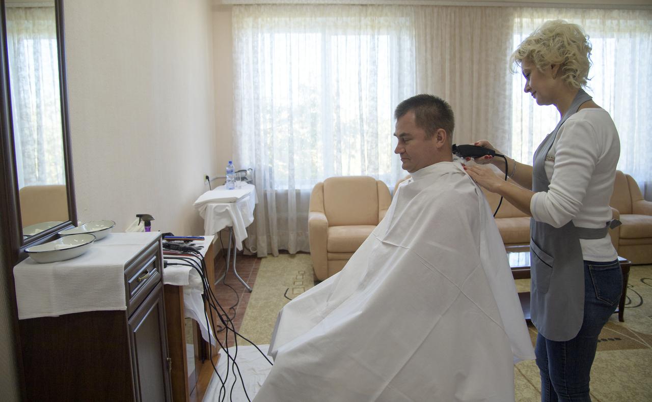 Expedition 57 Flight Engineer Alexey Ovchinin of Roscosmos gets his hair cut, Tuesday, Oct. 9, 2018 at the Cosmonaut Hotel in Baikonur, Kazakhstan. Ovchinin and Expedition 57 Flight Engineer Nick Hague of NASA are scheduled to launch onboard a Soyuz rocket October 11 and will spend the next six months living and working aboard the International Space Station. Photo Credit: (NASA/Bill Ingalls)