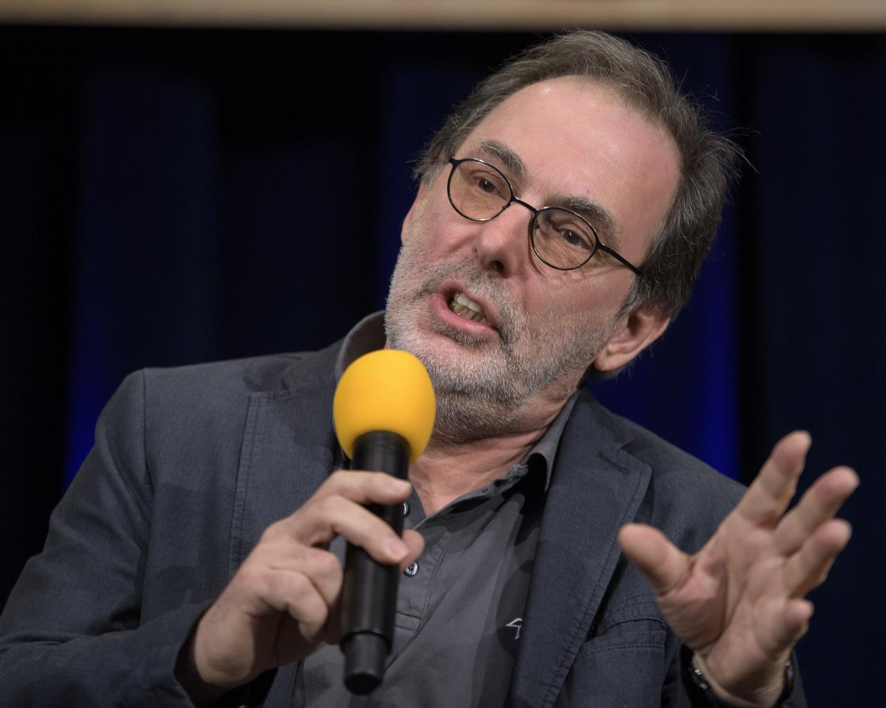 Tilman Spohn, HP3 Principle Investigator, German Aerospace Center (DLR) talks about Mars InSight during a social media briefing, Sunday, Nov. 25, 2018 at NASA's Jet Propulsion Laboratory in Pasadena, California.  InSight, short for Interior Exploration using Seismic Investigations, Geodesy and Heat Transport, is a Mars lander designed to study the "inner space" of Mars: its crust, mantle, and core. InSight is scheduled to touch down on the Red Planet at approximately noon PST (3 p.m. EST) on Nov. 26. Photo Credit: (NASA/Bill Ingalls)