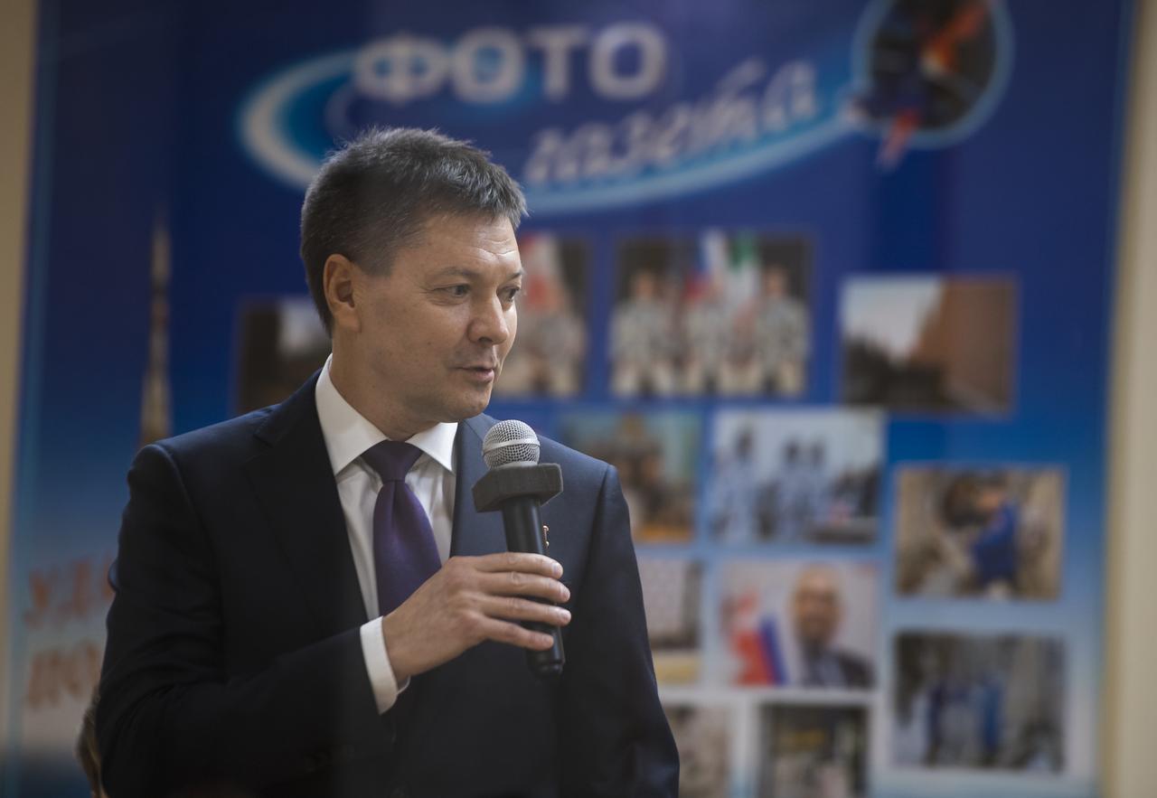 Expedition 58 Soyuz Commander Oleg Kononenko of Roscosmos speaks from behind glass, while in quarantine, during the State Commission meeting to approve the Soyuz launch of Expedition 58 to the International Space Station, Sunday, Dec. 2, 2018 at the Cosmonaut Hotel in Baikonur, Kazakhstan. Launch of the Soyuz rocket is scheduled for Dec. 3 and will carry Kononenko, Flight Engineer Anne McClain of NASA, and Flight Engineer David Saint-Jacques of the Canadian Space Agency (CSA) into orbit to begin their six and a half month mission on the International Space Station. Photo Credit: (NASA/Aubrey Gemignani).