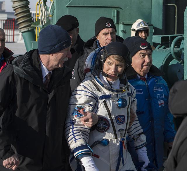 NASA image: Expedition 58 Crew Wave At the Pad