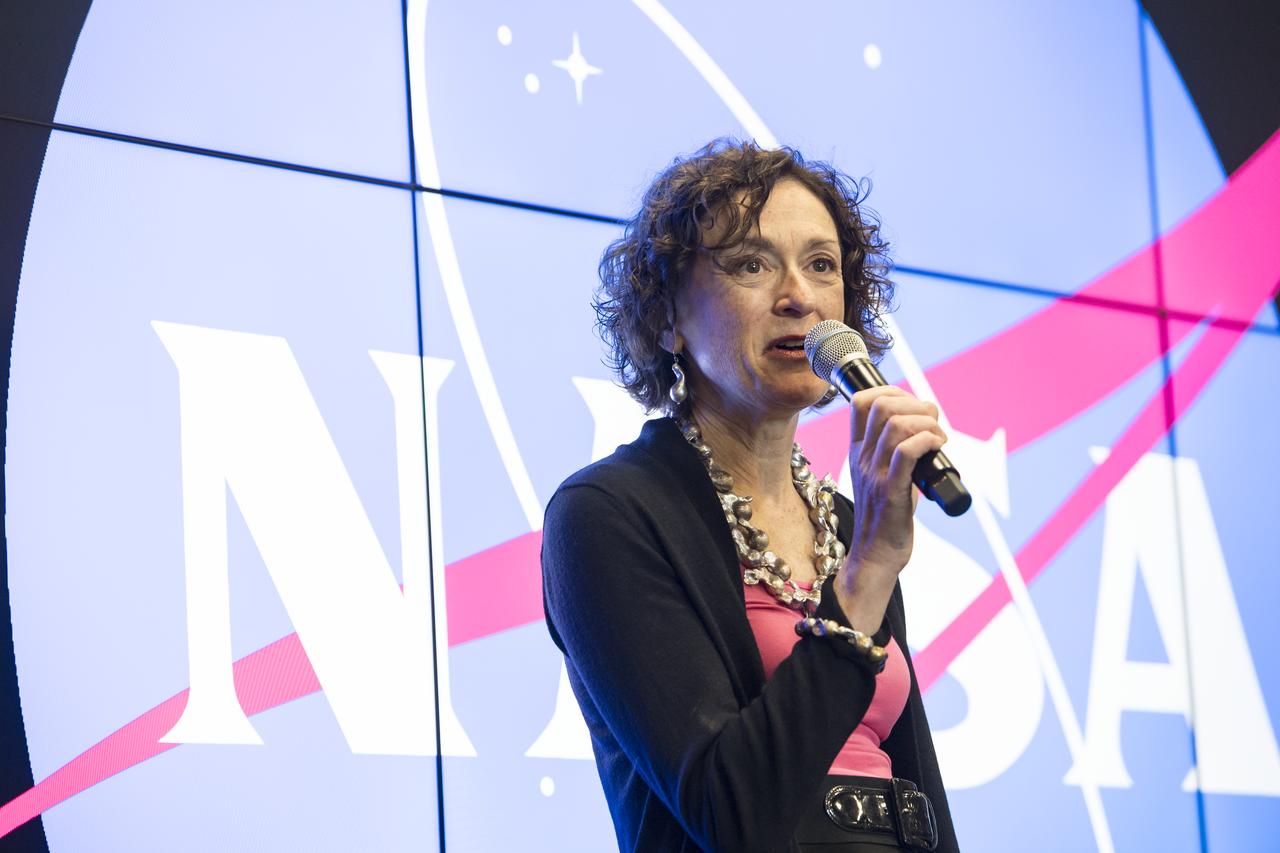 Christine McEntee, American Geophysical Union (AGU) Executive Director and Chief Executive Officer, introduces NASA Administrator Jim Bridenstine at the annual AGU meeting, Tuesday, Dec. 11, 2018 at the Washington Convention Center in Washington. Photo Credit: (NASA/Aubrey Gemignani)