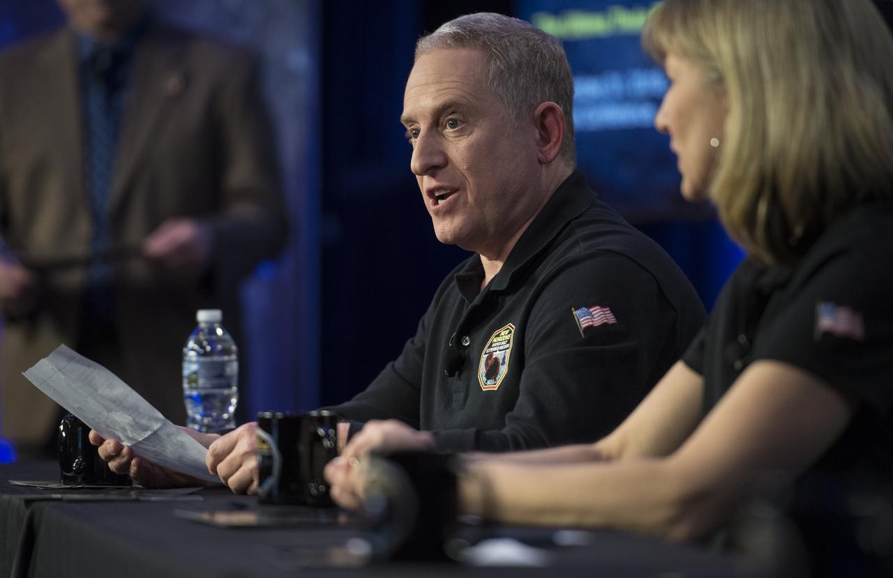 New Horizons principal investigator Alan Stern of the Southwest Research Institute (SwRI), Boulder, CO, reads an e-mail sent by Associate Administrator for NASA's Science Mission Directorate Thomas Zurbuchen during a press conference prior to the flyby of Ultima Thule by the New Horizons spacecraft, Monday, Dec. 31, 2018 at Johns Hopkins University Applied Physics Laboratory (APL) in Laurel, Maryland. Photo Credit: (NASA/Joel Kowsky)