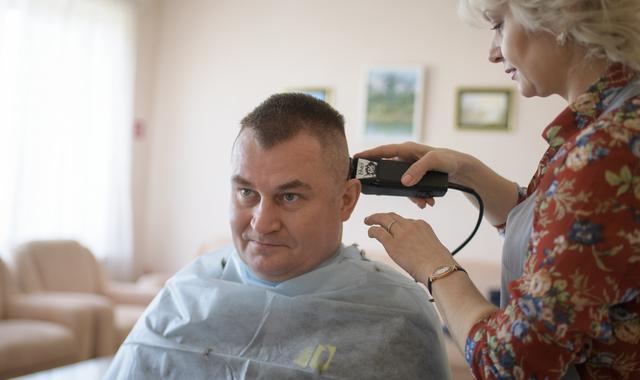 Expedition 59 Crew Haircuts