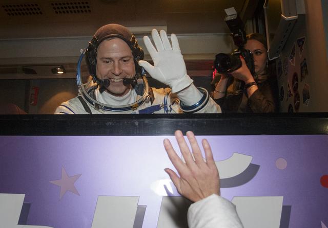 NASA image: Expedition 59 Preflight