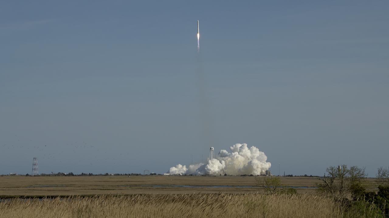The Northrop Grumman Antares rocket, with Cygnus resupply spacecraft onboard, launches from Pad-0A, Wednesday, April 17, 2019 at NASA's Wallops Flight Facility in Virginia. Northrop Grumman's 11th contracted cargo resupply mission for NASA to the International Space Station will deliver about 7,600 pounds of science and research, crew supplies and vehicle hardware to the orbital laboratory and its crew. Photo Credit: (NASA/Bill Ingalls)
