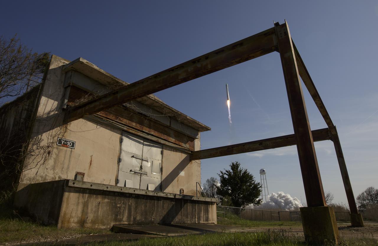 The Northrop Grumman Antares rocket, with Cygnus resupply spacecraft onboard, launches from Pad-0A, Wednesday, April 17, 2019 at NASA's Wallops Flight Facility in Virginia. Northrop Grumman's 11th contracted cargo resupply mission for NASA to the International Space Station will deliver about 7,600 pounds of science and research, crew supplies and vehicle hardware to the orbital laboratory and its crew. Photo Credit: (NASA/Bill Ingalls)