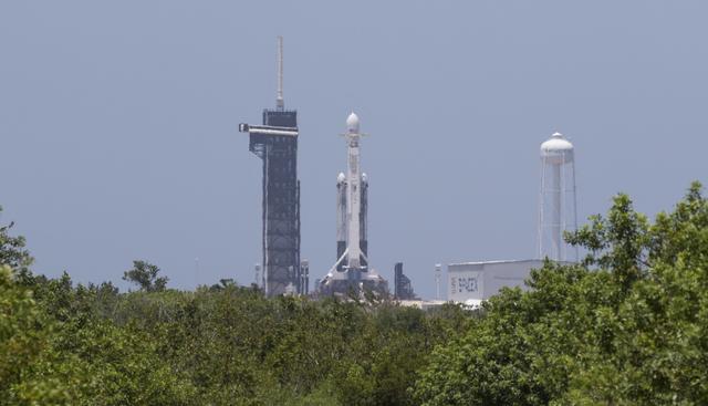 NASA image: SpaceX Falcon Heavy DoD STP-2 Launch