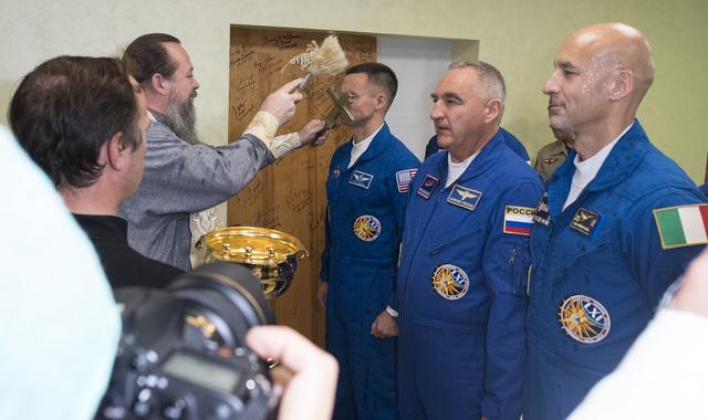 Expedition 60 Preflight