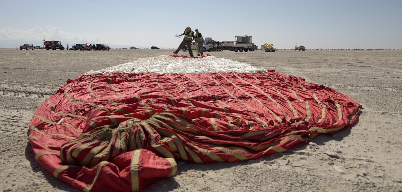Teams from NASA, Boeing and the White Sands Missile Range, rehearse landing and crew extraction from Boeing’s CST-100 Starliner, which will be used to carry humans to the International Space Station, on Tuesday, Sept. 10, 2019 at the White Sands Missile Range outside Las Cruces, New Mexico. Using a convoy of vehicles Boeing uses to recover their spacecraft after landing and a boiler plate test article of the Starliner capsule, the teams worked through the steps necessary to safe the vehicle and get future crew members out of the Starliner to return home. NASA astronauts Mike Fincke and Nicole Mann and Boeing astronaut Chris Ferguson will fly to the space station aboard the Starliner for the Boeing Crew Flight Test mission. Photo Credit: (NASA/Bill Ingalls)