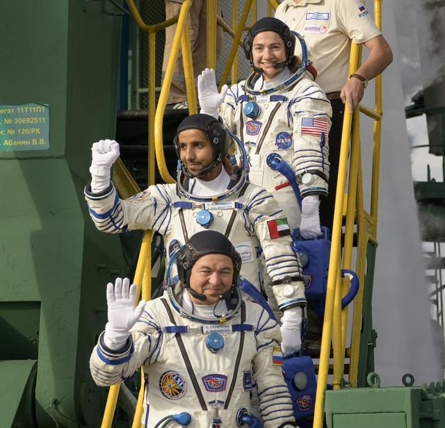 NASA image: Expedition 61 Crew Wave Farewell