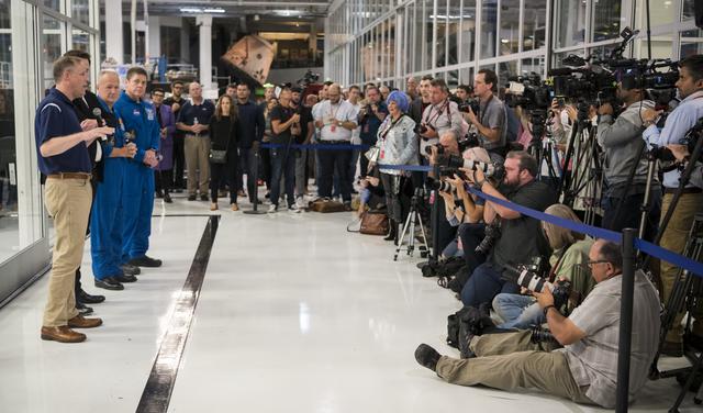 NASA Administrator Visits SpaceX HQ