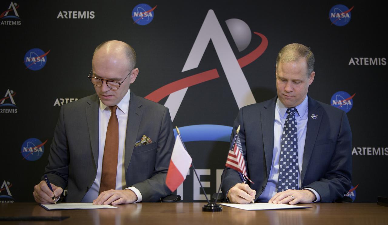 Michał Szaniawski, President of the Polish Space Agency (POLSA), left, and NASA Administrator Jim Bridenstine sign a joint statement on the margins of the IAC expressing their intent to discuss opportunities for cooperation, including sustainable activities around and on the Moon in connection with NASA’s Artemis program, Thursday, Oct. 24, 2019, during the 70th International Astronautical Congress in Washington. Photo Credit: (NASA/Bill Ingalls)