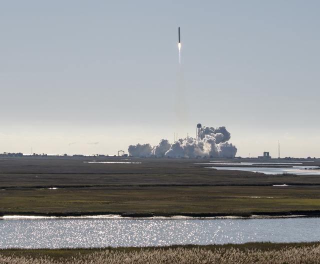 NASA image: Northrop Grumman Antares CRS-12 Launch