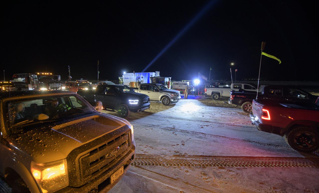 Boeing, NASA, and U.S. Army personnel prepare for the Boeing CST-100 Starliner spacecraft landing in White Sands, New Mexico, Sunday, Dec. 22, 2019. The landing will complete an abbreviated Orbital Flight Test for the company that still meets several mission objectives for NASA’s Commercial Crew program. The Starliner spacecraft launched on a United Launch Alliance Atlas V rocket at 6:36 a.m. Friday, Dec. 20 from Space Launch Complex 41 at Cape Canaveral Air Force Station in Florida. Photo Credit: (NASA/Bill Ingalls)