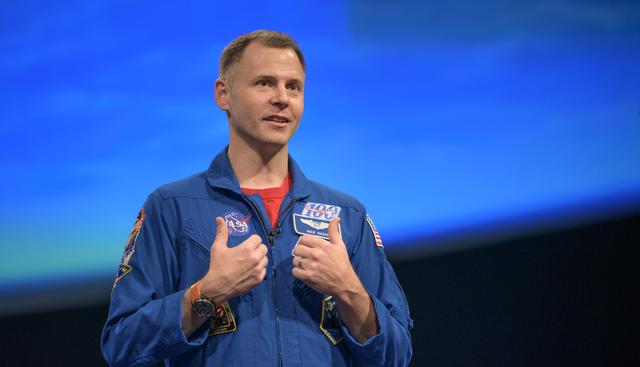 NASA image: Astronauts McClain and Hague at NASM