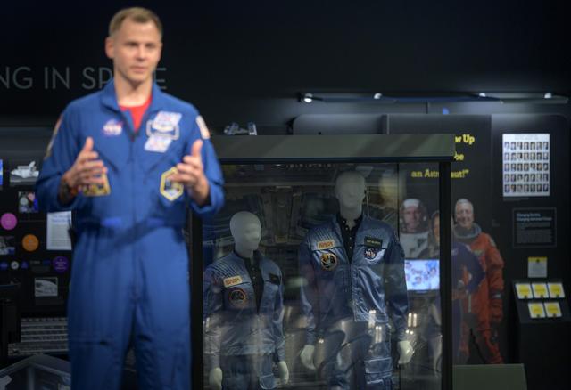 NASA image: Astronauts McClain and Hague at NASM