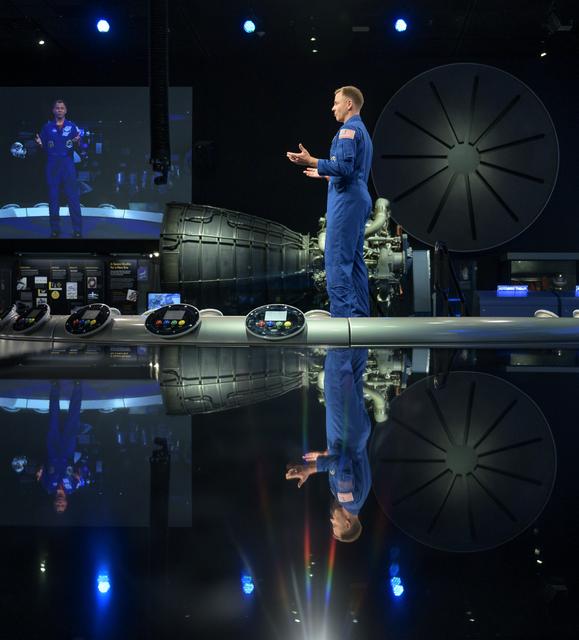 NASA image: Astronauts McClain and Hague at NASM