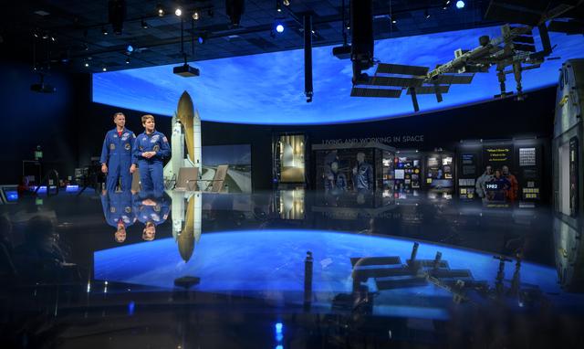 NASA image: Astronauts McClain and Hague at NASM