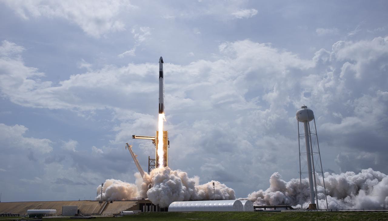 ]A SpaceX Falcon 9 rocket carrying the company's Crew Dragon spacecraft is launched from Launch Complex 39A on NASA’s SpaceX Demo-2 mission to the International Space Station with NASA astronauts Robert Behnken and Douglas Hurley onboard, Saturday, May 30, 2020, at NASA’s Kennedy Space Center in Florida. The Demo-2 mission is the first launch with astronauts of the SpaceX Crew Dragon spacecraft and Falcon 9 rocket to the International Space Station as part of the agency’s Commercial Crew Program. The test flight serves as an end-to-end demonstration of SpaceX’s crew transportation system. Behnken and Hurley launched at 3:22 p.m. EDT on Saturday, May 30, from Launch Complex 39A at the Kennedy Space Center. A new era of human spaceflight is set to begin as American astronauts once again launch on an American rocket from American soil to low-Earth orbit for the first time since the conclusion of the Space Shuttle Program in 2011. Photo Credit: (NASA/Bill Ingalls)