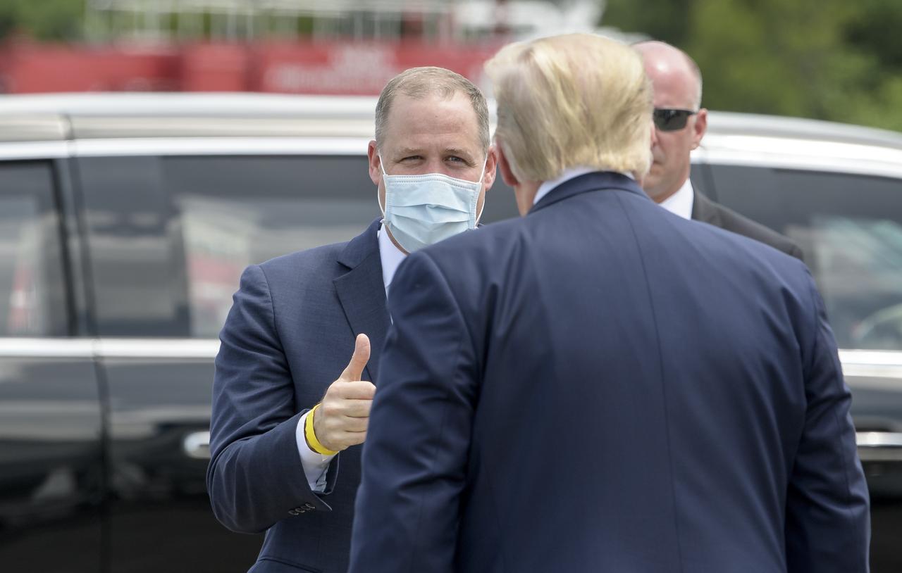 NASA Administrator Jim Bridenstine welcomes President Donald Trump after he arrived at NASA’s Kennedy Space Center Launch and Landing Facility on Air Force One ahead of SpaceX’s Demo-2 mission, Saturday, May 30, 2020, in Florida. NASA’s SpaceX Demo-2 mission is the first launch with astronauts of the SpaceX Crew Dragon spacecraft and Falcon 9 rocket to the International Space Station as part of the agency’s Commercial Crew Program. The test flight serves as an end-to-end demonstration of SpaceX’s crew transportation system. Behnken and Hurley are scheduled to launch at 3:22 p.m. EDT on Saturday, May 30, from Launch Complex 39A at the Kennedy Space Center. A new era of human spaceflight is set to begin as American astronauts once again launch on an American rocket from American soil to low-Earth orbit for the first time since the conclusion of the Space Shuttle Program in 2011.  Photo Credit: (NASA/Bill Ingalls)
