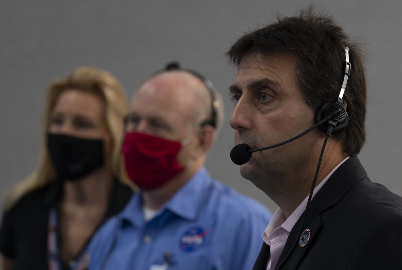 Joel Montalbano, NASA’s International Space Station Deputy Program Manager, watches the docking of SpaceX’s Crew Dragon spacecraft with NASA astronauts Douglas Hurley and Robert Behnken onboard to the International Space Station, Sunday, May 31, 2020, in  firing room four of the Launch Control Center at NASA’s Kennedy Space Center in Florida. NASA’s SpaceX Demo-2 mission is the first launch with astronauts of the SpaceX Crew Dragon spacecraft and Falcon 9 rocket to the International Space Station as part of the agency’s Commercial Crew Program. The test flight serves as an end-to-end demonstration of SpaceX’s crew transportation system. Behnken and Hurley launched at 3:22 p.m. EDT on Saturday, May 30, from Launch Complex 39A at the Kennedy Space Center and docked with the International Space Station at 10:16am EDT on Sunday, May 31.. A new era of human spaceflight is set to begin as American astronauts once again launch on an American rocket from American soil to low-Earth orbit for the first time since the conclusion of the Space Shuttle Program in 2011. Photo Credit: (NASA/Joel Kowsky)