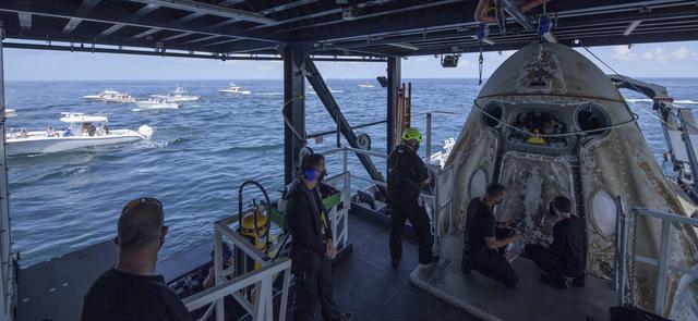 NASA image: SpaceX Demo-2 Landing