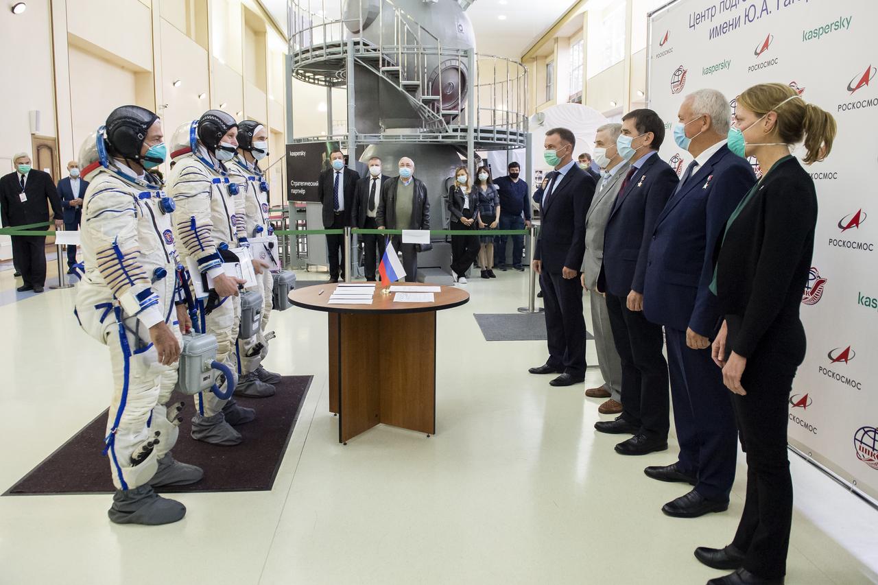 Expedition 64 backup crew members NASA astronaut Mark Vande Hei, left, Russian cosmonaut Oleg Novitskiy of Roscosmos, center, and Russian cosmonaut Petr Dubrov of Roscosmos, meet with mission managers ahead of their Soyuz qualification exams, Tuesday, Sept. 22, 2020 at the Gagarin Cosmonaut Training Center (GCTC) in Star City, Russia. Photo Credit: (NASA/GCTC/Irina Spector)