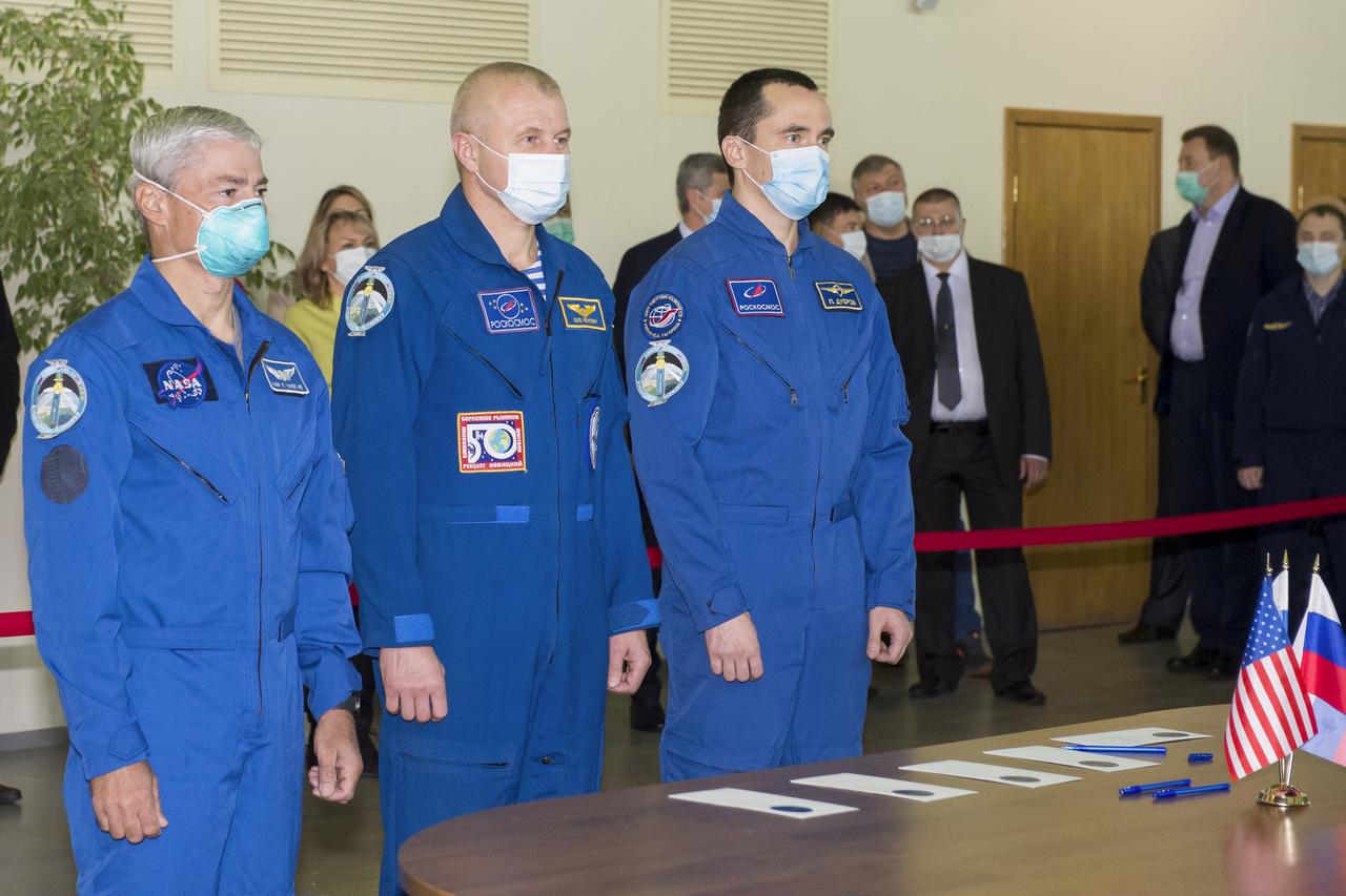 Expedition 64 backup crew members NASA astronaut Mark Vande Hei, left, Russian cosmonaut Oleg Novitskiy of Roscosmos, center, and Russian cosmonaut Petr Dubrov of Roscosmos arrive for Soyuz qualification exams Wednesday, Sept. 23, 2020 at the Gagarin Cosmonaut Training Center (GCTC) in Star City, Russia. Photo Credit: (NASA/GCTC/Irina Spector)