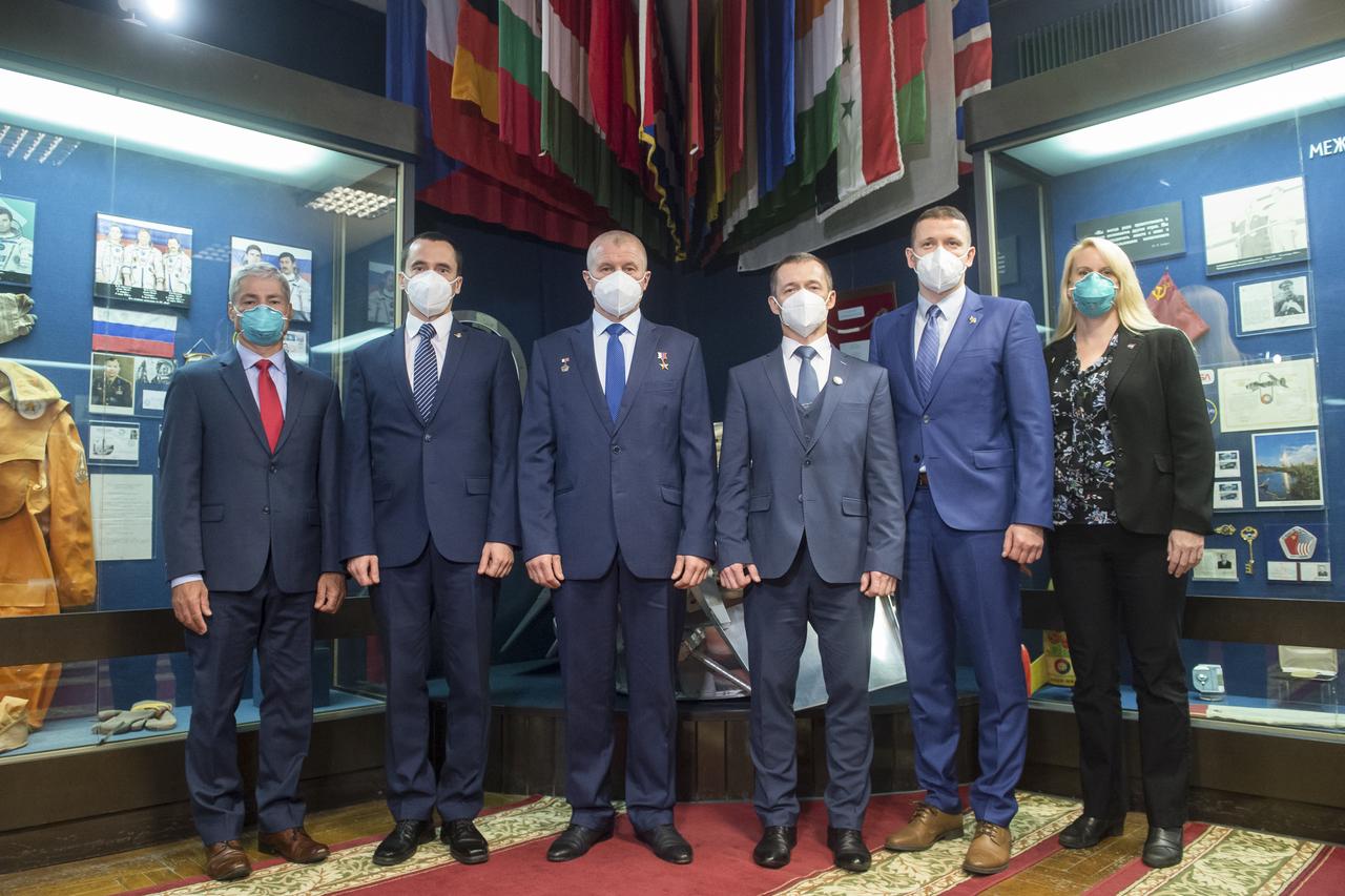 From left to right, Expedition 64 backup crew members, NASA astronaut Mark Vande Hei, Russian cosmonaut Petr Dubrov of Roscosmos, Russian cosmonaut Oleg Novitskiy of Roscosmos and Expedition 64 prime crew members, Russian cosmonaut Sergey Ryzhikov of Roscosmos, Russian cosmonaut Sergey Kud-Sverchkov of Roscosmos, and NASA astronaut Kate Rubins, pose for a photo after a press conference, Thursday, Sept. 24, 2020 at the Gagarin Cosmonaut Training Center (GCTC) in Star City, Russia. Photo Credit: (NASA/GCTC/Andrey Shelepin)