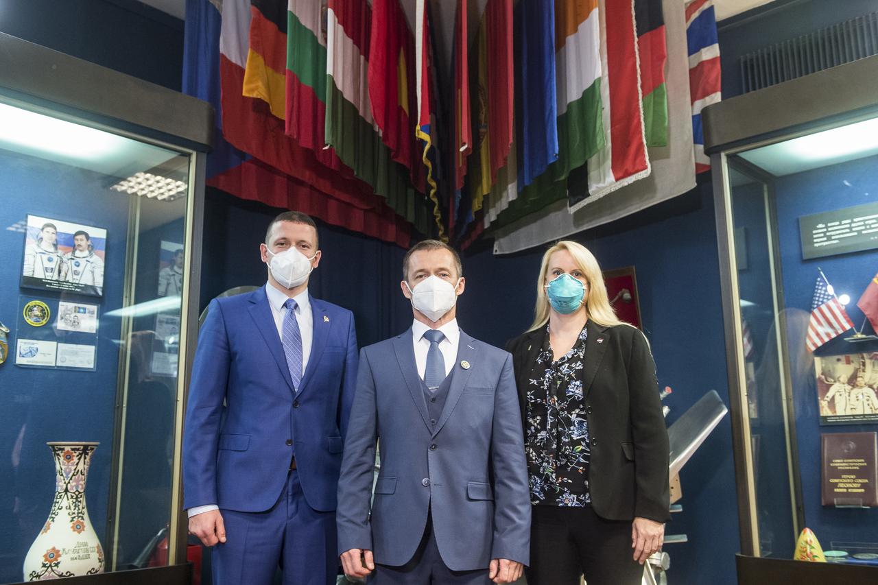 Expedition 64 prime crew members, Russian cosmonaut Sergey Kud-Sverchkov of Roscosmos, left, Russian cosmonaut Sergey Ryzhikov of Roscosmos, center, and NASA astronaut Kate Rubins, pose for a photo after a press conference, Thursday, Sept. 24, 2020 at the Gagarin Cosmonaut Training Center (GCTC) in Star City, Russia. Photo Credit: (NASA/GCTC/Andrey Shelepin)