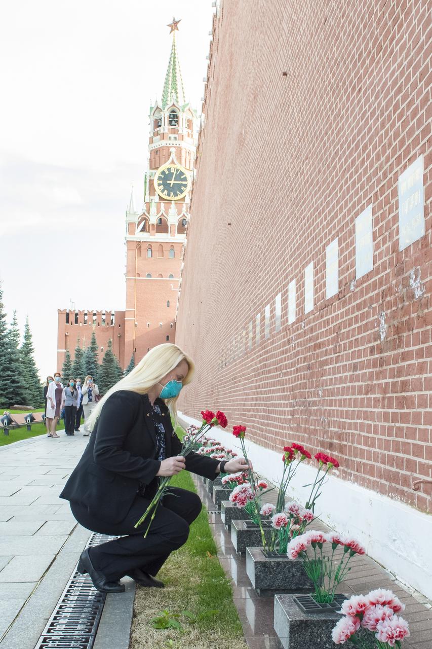 Expedition 64 prime crew member, Kate Rubins of NASA lays flowers at the site where Russian space icons are interred as part of traditional pre-launch ceremonies, Thursday, Sept. 24, 2020 at Red Square in Moscow. Photo Credit: (NASA/GCTC/Irina Spector)