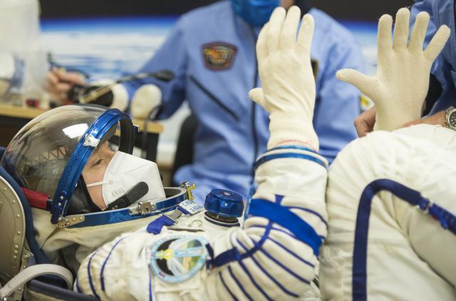 NASA image: Expedition 64 Preflight