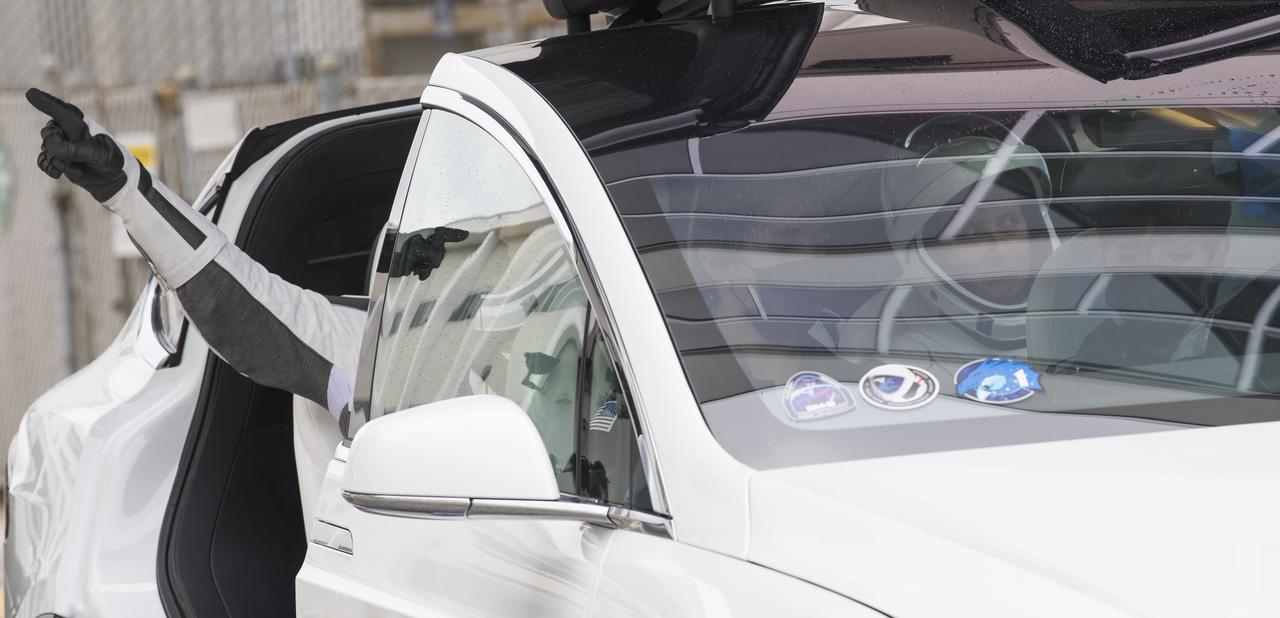 Japan Aerospace Exploration Agency (JAXA) astronaut Soichi Noguchi points towards onlookers inside the Neil  A. Armstrong Operations and Checkout Building as he and fellow crewmates NASA astronauts Shannon Walker, Mike Hopkins, and Victor Glover prepare to depart for Launch Complex 39A during a dress rehearsal prior to the Crew-1 mission launch, Thursday, Nov. 12, 2020, at NASA’s Kennedy Space Center in Florida. NASA’s SpaceX Crew-1 mission is the first operational mission of the SpaceX Crew Dragon spacecraft and Falcon 9 rocket to the International Space Station as part of the agency’s Commercial Crew Program. NASA astronauts Mike Hopkins, Victor Glover, and Shannon Walker, and astronaut Soichi Noguchi of the Japan Aerospace Exploration Agency (JAXA) are scheduled to launch at 7:49 p.m. EST on Saturday, Nov. 14, from Launch Complex 39A at the Kennedy Space Center. Photo Credit: (NASA/Joel Kowsky)