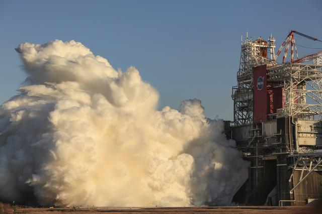 NASA image: Hot Fire Test of SLS Rocket Core Stage