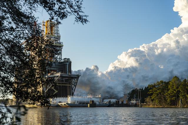 NASA image: Hot Fire Test of SLS Rocket Core Stage