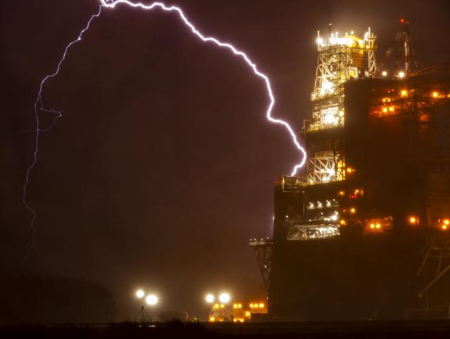 NASA image: Second Hot Fire Test of SLS Rocket Core Stage