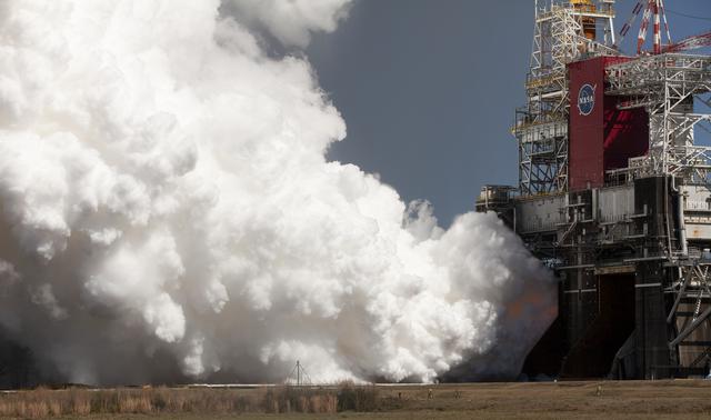 NASA image: Second Hot Fire Test of SLS Rocket Core Stage