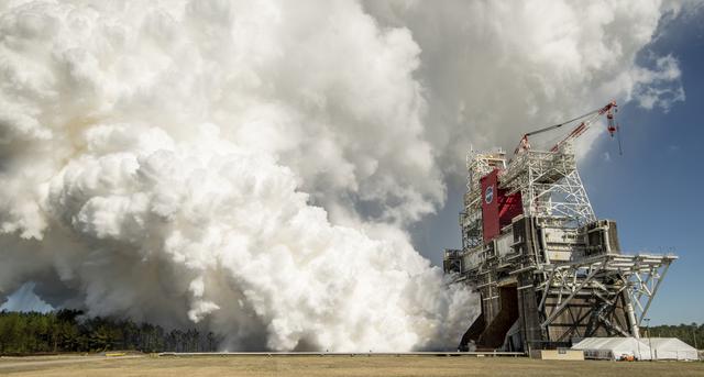 NASA image: Second Hot Fire Test of SLS Rocket Core Stage