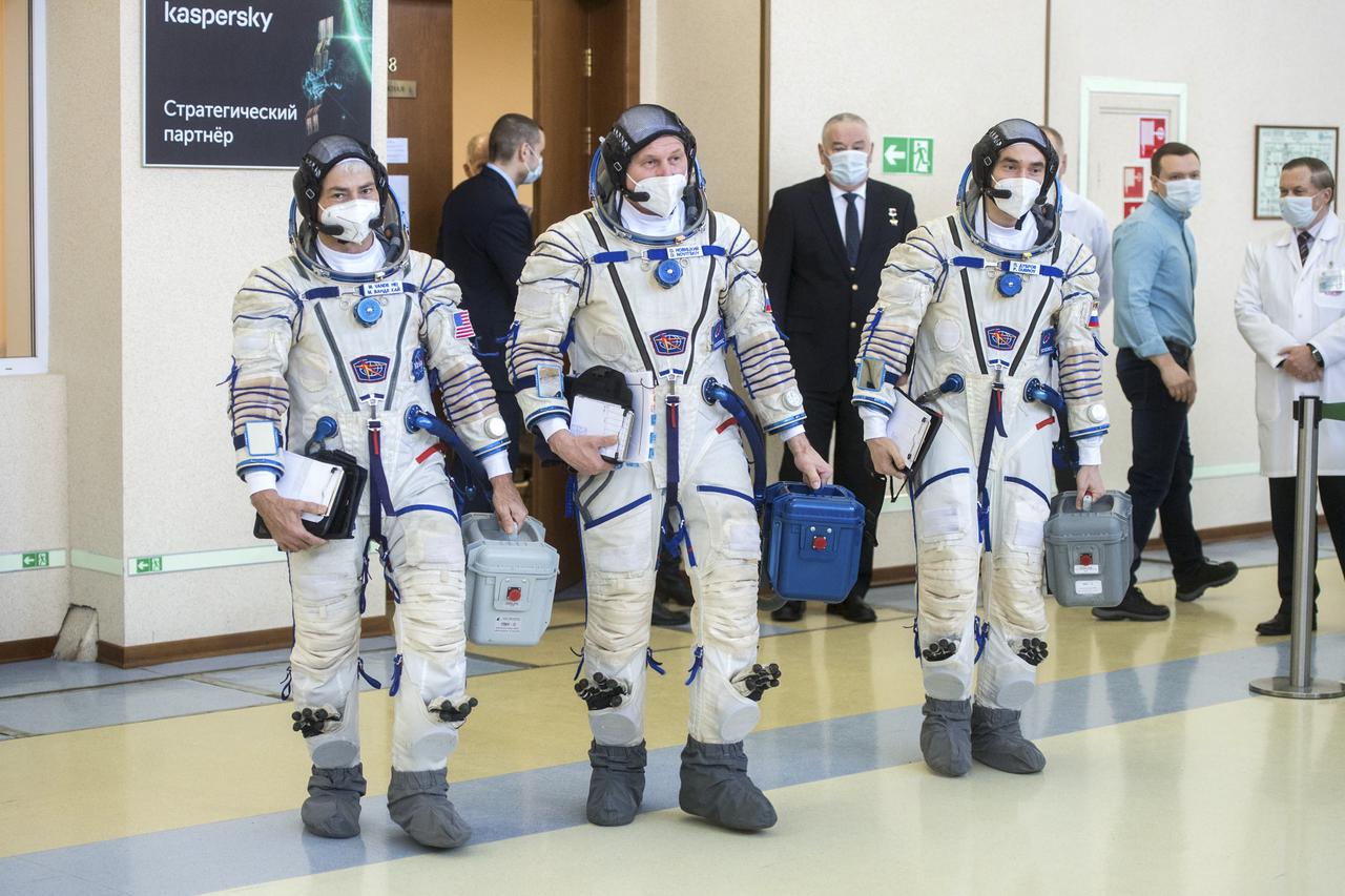 Expedition 65 crew members NASA astronaut Mark Vande Hei, left, Russian cosmonaut Oleg Novitskiy of Roscosmos, center, and Russian cosmonaut Pyotr Dubrov of Roscosmos arrive for Soyuz qualification exams Saturday, March 20, 2021 at the Gagarin Cosmonaut Training Center (GCTC) in Star City, Russia, in advance of their scheduled launch April 9 from Baikonur Cosmodrome in Kazakhstan to the International Space Station. Photo Credit: (NASA/GCTC/Andrey Shelepin)