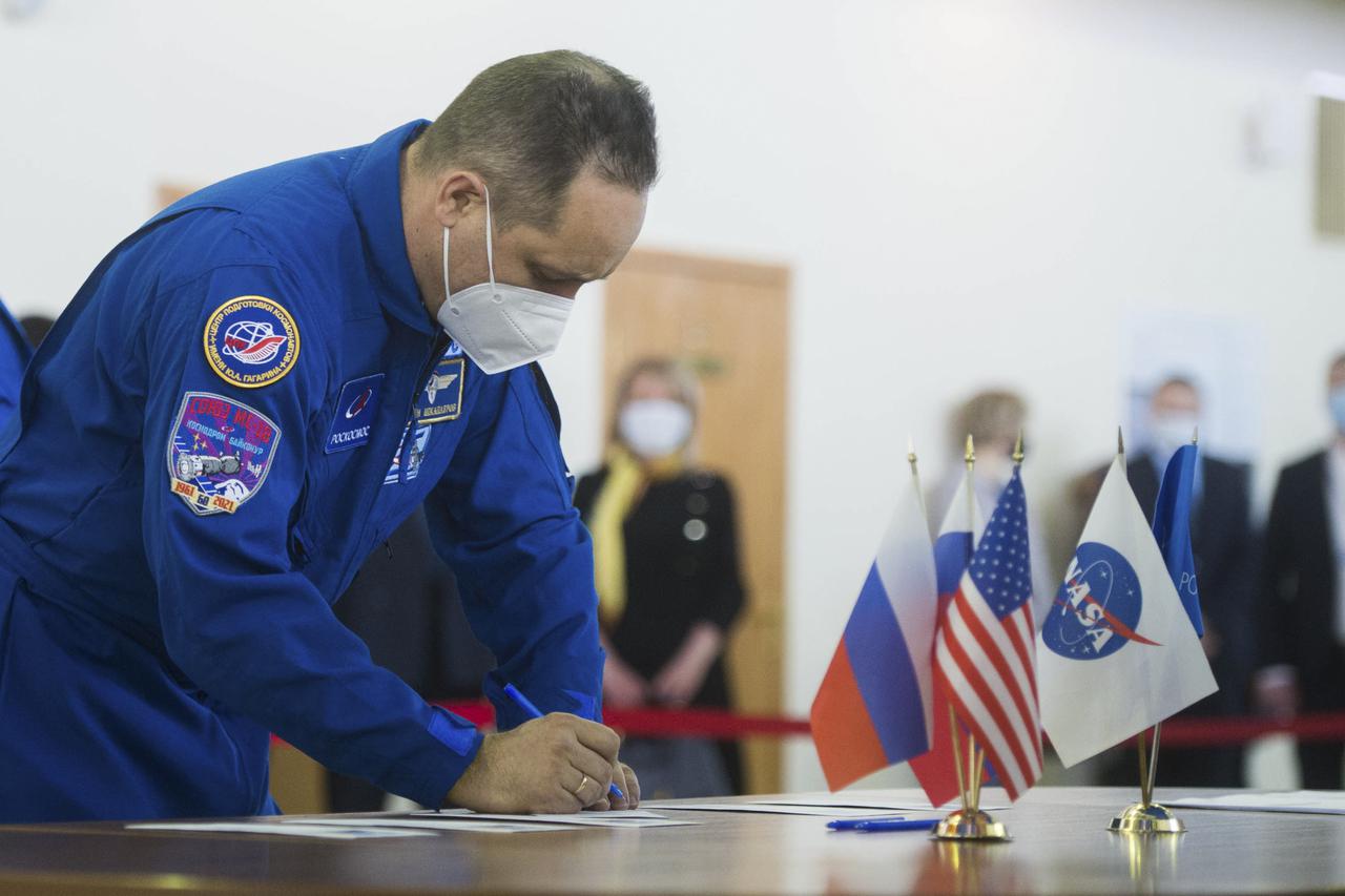 Expedition 65 backup crew member, Anton Shkaplerov of Roscosmos signs in for Soyuz qualification exams Saturday, March 20, 2021 at the Gagarin Cosmonaut Training Center (GCTC) in Star City, Russia, in advance of the Expedition 65 launch April 9 from Baikonur Cosmodrome in Kazakhstan to the International Space Station. Photo Credit: (NASA/GCTC/Andrey Shelepin)